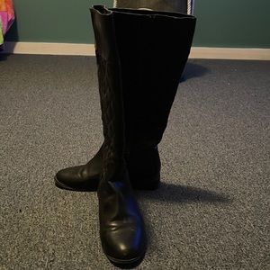 Ann Taylor Womens 8 black boot